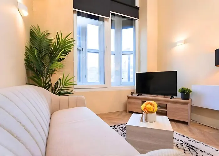 1 Bedroom By Brookland Serviced & Short Lets In * Leeds (West Yorkshire)